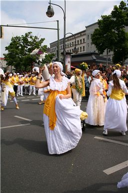 Download ==> Karneval-der-Kulturen_2010_001.zip