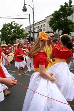 Download ==> Karneval-der-Kulturen_2010_009.zip