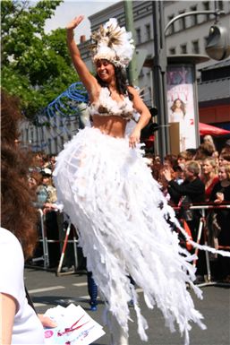 Download ==> Karneval-der-Kulturen_2010_032.zip