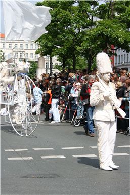Download ==> Karneval-der-Kulturen_2010_070.zip