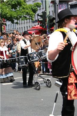 Download ==> Karneval-der-Kulturen_2010_078.zip