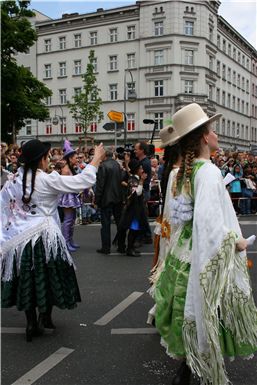 Download ==> Karneval-der-Kulturen_2010_097.zip
